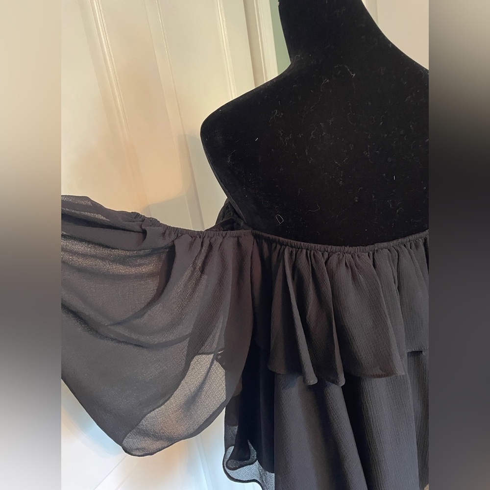 Do+Be Balck Ruffle Off Shoulder Top - size Medium - Picture 4 of 6